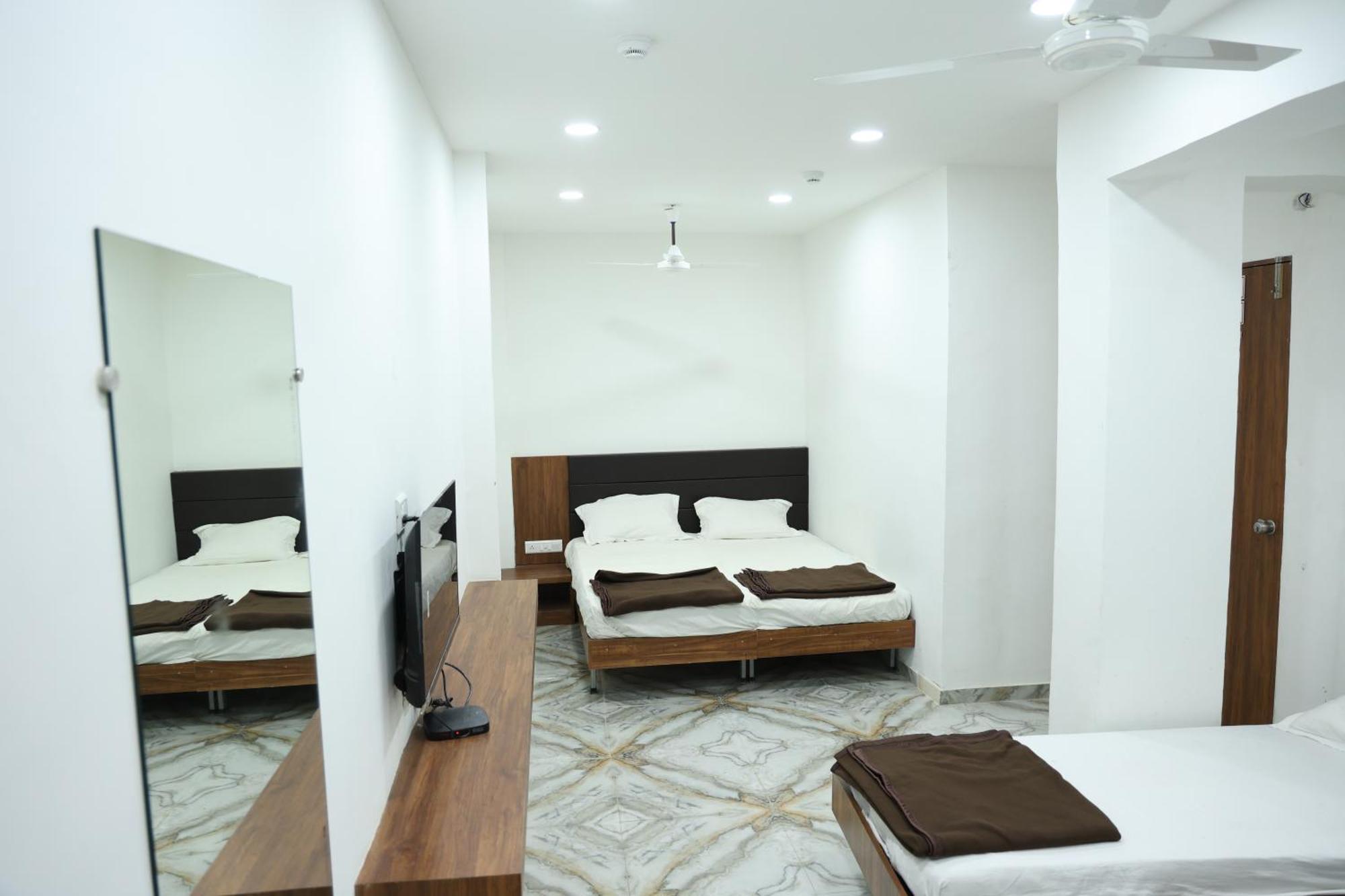 Hotel Aaram Kalupur Ahmedabad Eksteriør bilde