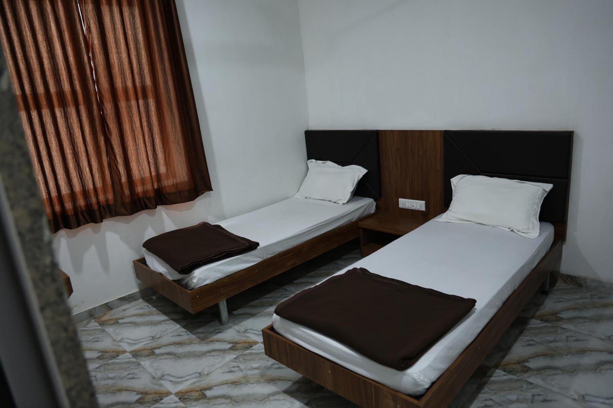 Hotel Aaram Kalupur Ahmedabad Eksteriør bilde