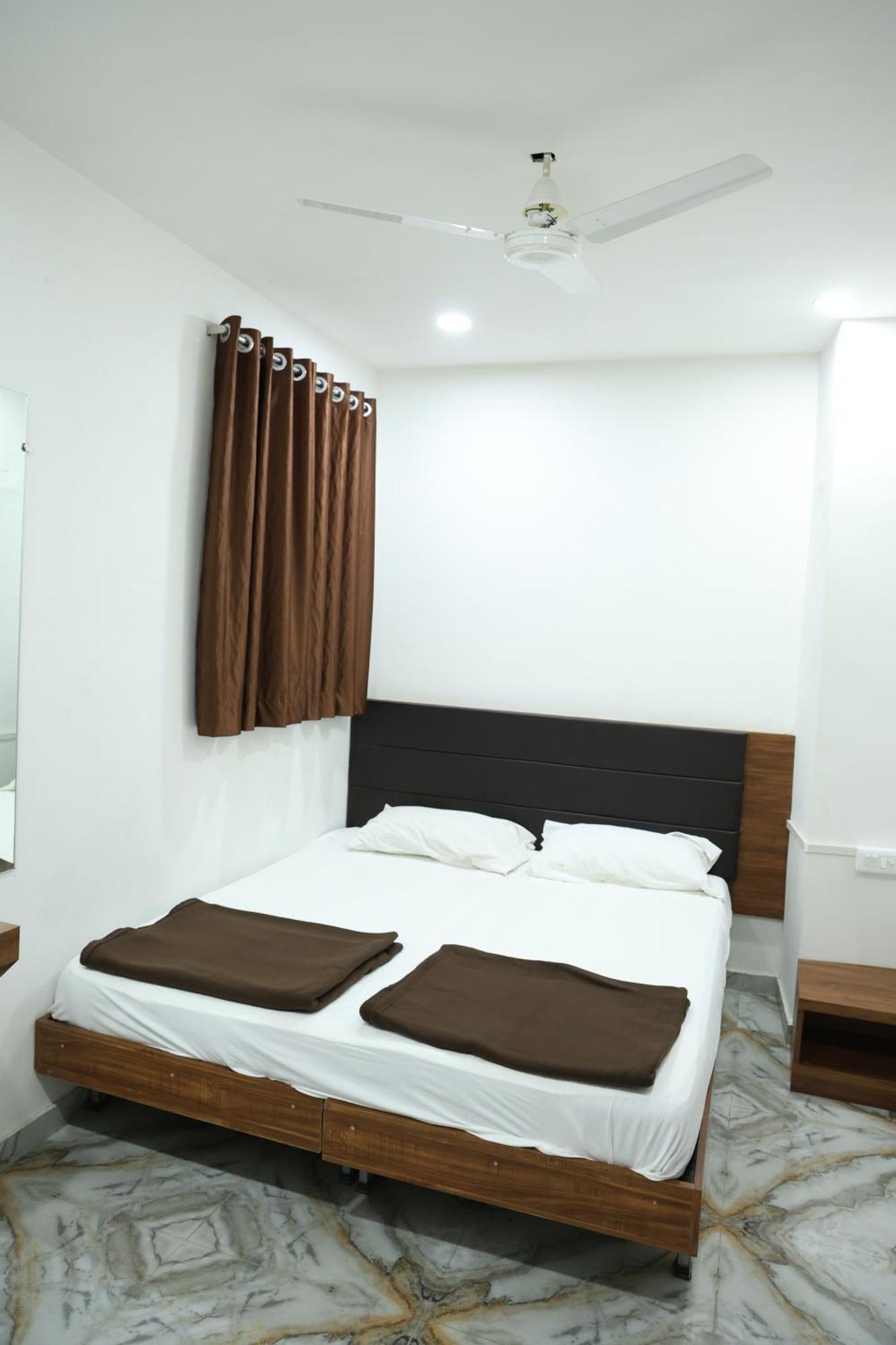 Hotel Aaram Kalupur Ahmedabad Eksteriør bilde