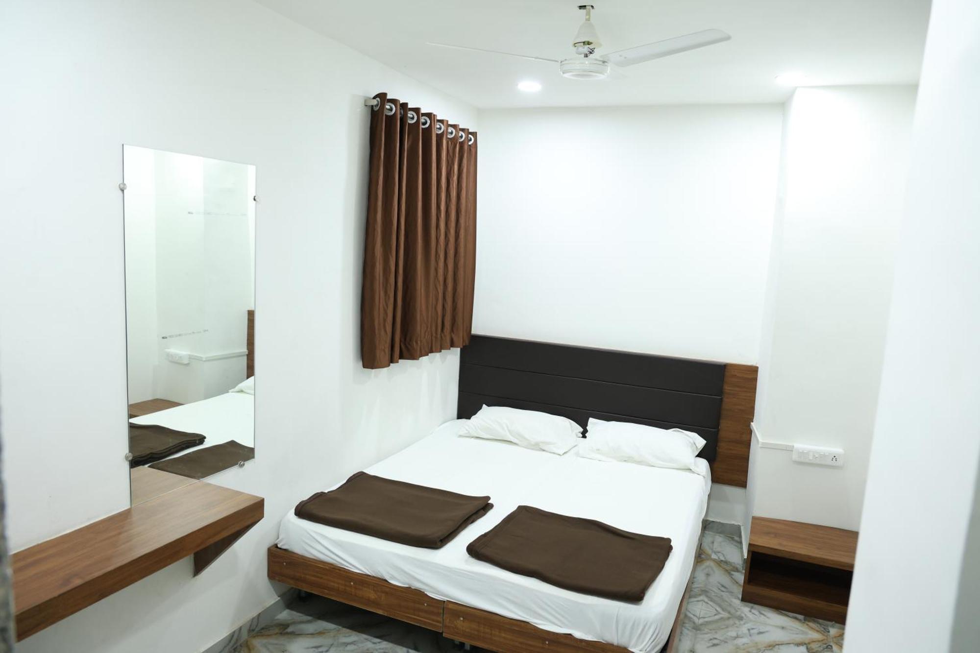 Hotel Aaram Kalupur Ahmedabad Eksteriør bilde